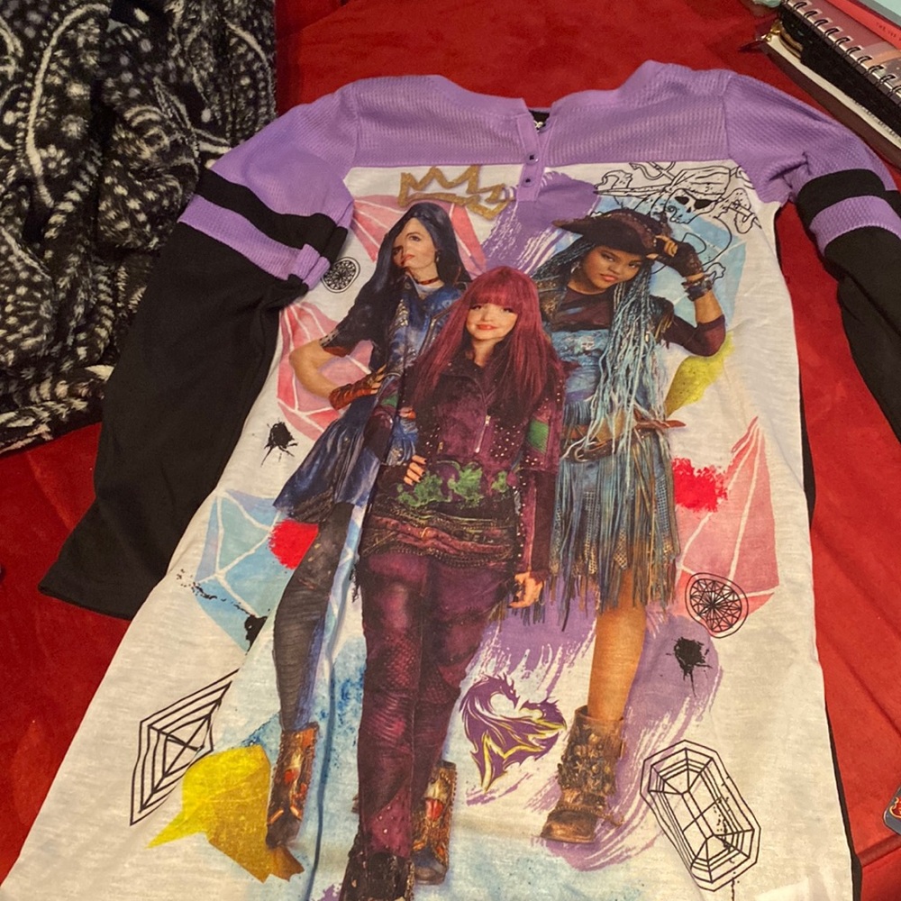 COPY - Descendants2 nightgown, kids size 8, NWT